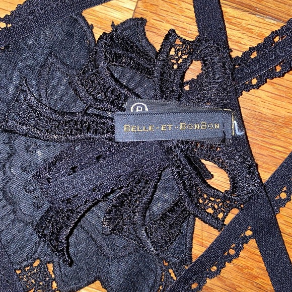 NWOT Belle-et-BonBon Bisoux Black Rose Leatherette Thong - Picture 7 of 10